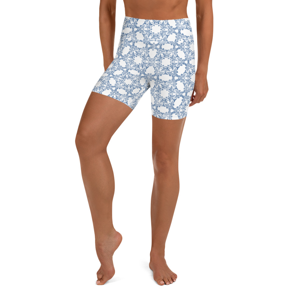 Yoga Sport Short design Grace in Lace : wit klassiek blauw -white classic blue : voorkant - front 1